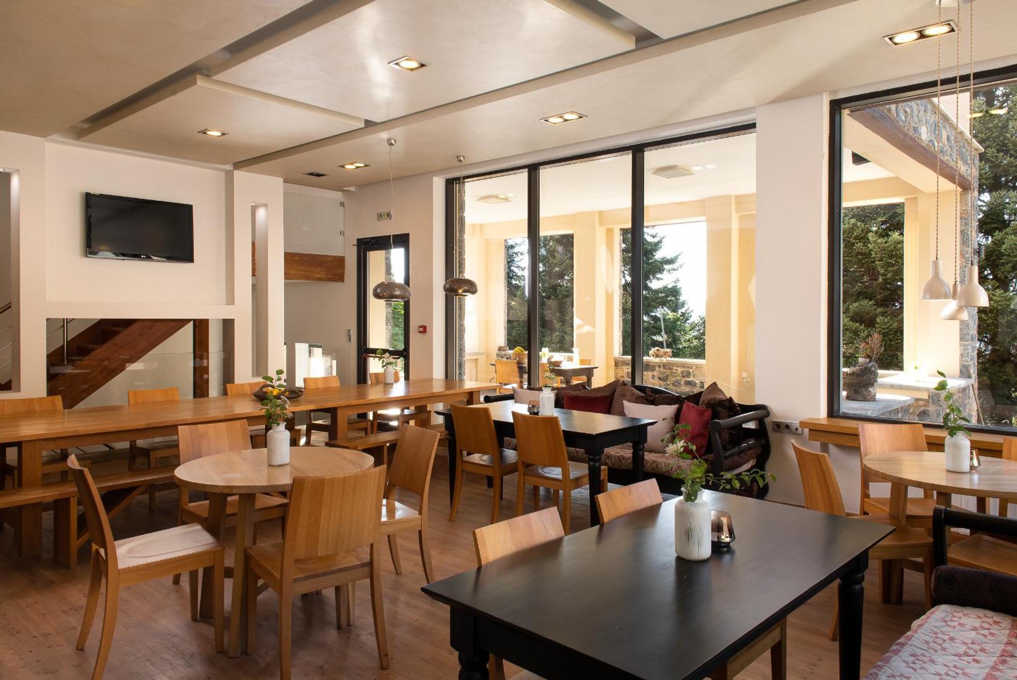 Natura Hotel Vitina Eksteriør billede